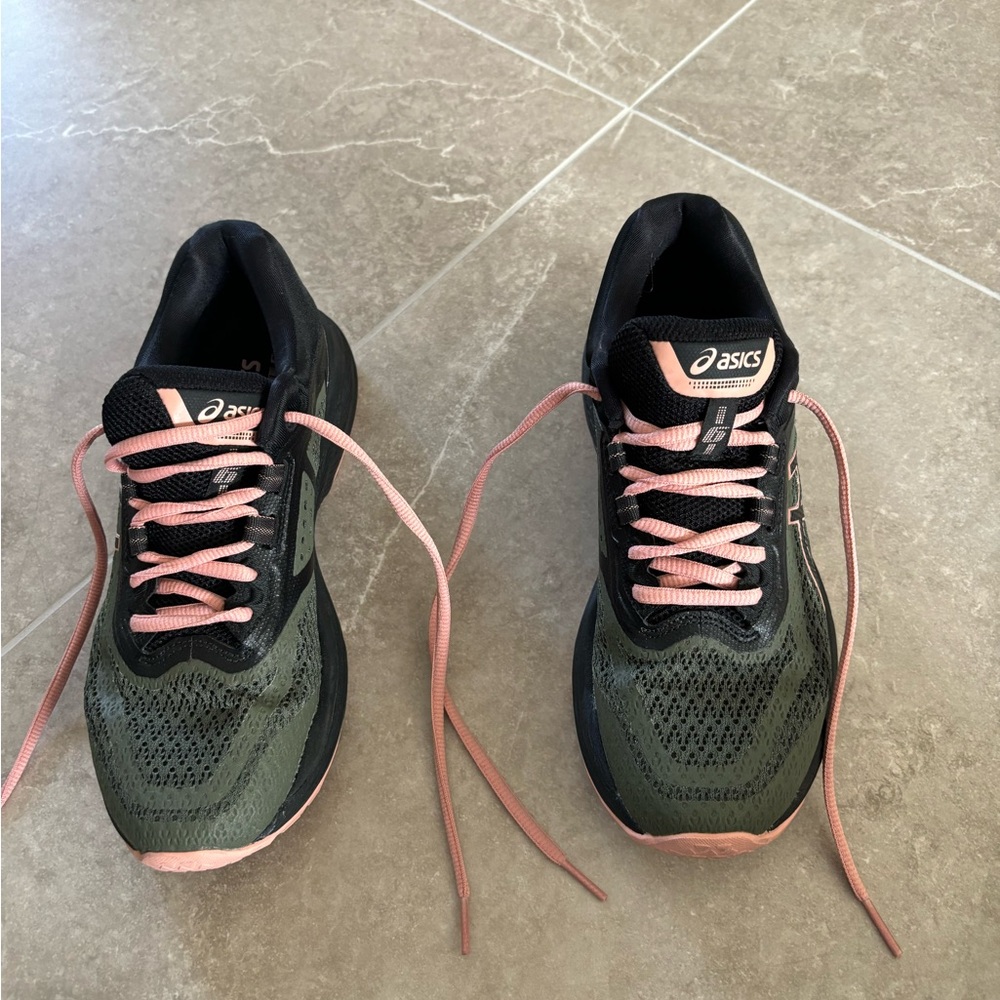 ASICS good condition worn 5 times